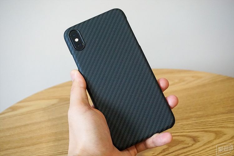 电宝体验：行走的无线充办公室充电利器pg电子首页Pitaka磁吸无线充(图14)