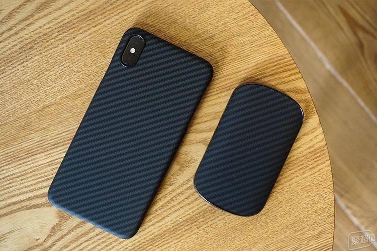 电宝体验：行走的无线充办公室充电利器pg电子首页Pitaka磁吸无线充(图15)