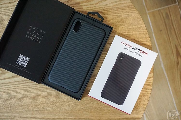 电宝体验：行走的无线充办公室充电利器pg电子首页Pitaka磁吸无线充(图19)